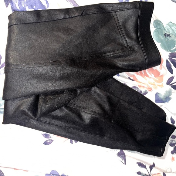 ⭐️Black leather/leggings⭐️ - Picture 3 of 5